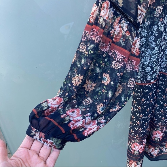 ADELYNE RAE Sz S Oversized Ditzy Floral Puff Sleeves Open Lace Tassel Tunic - Picture 3 of 8